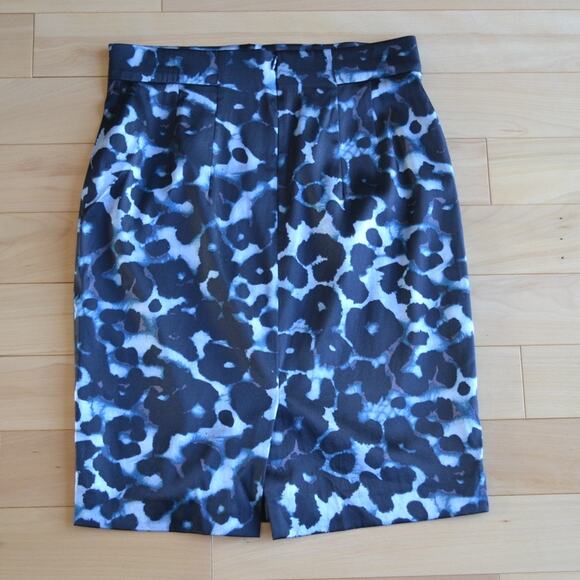 Ann Taylor Cheetah Print Pencil Skirt Size 4P - Picture 3 of 3